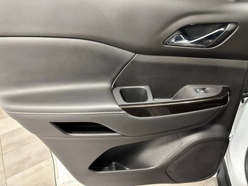 Used 2022 GMC Acadia AT4 w/ Technology Package image 18