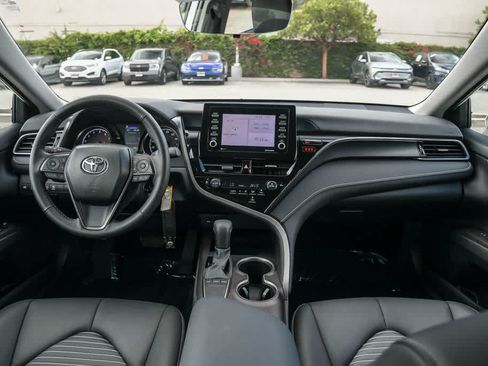 Used 2024 Toyota Camry SE FWD image 14