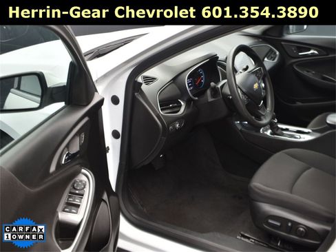Used 2024 Chevrolet Malibu LT image 11