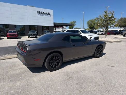 Used 2018 Dodge Challenger SXT RWD image 5