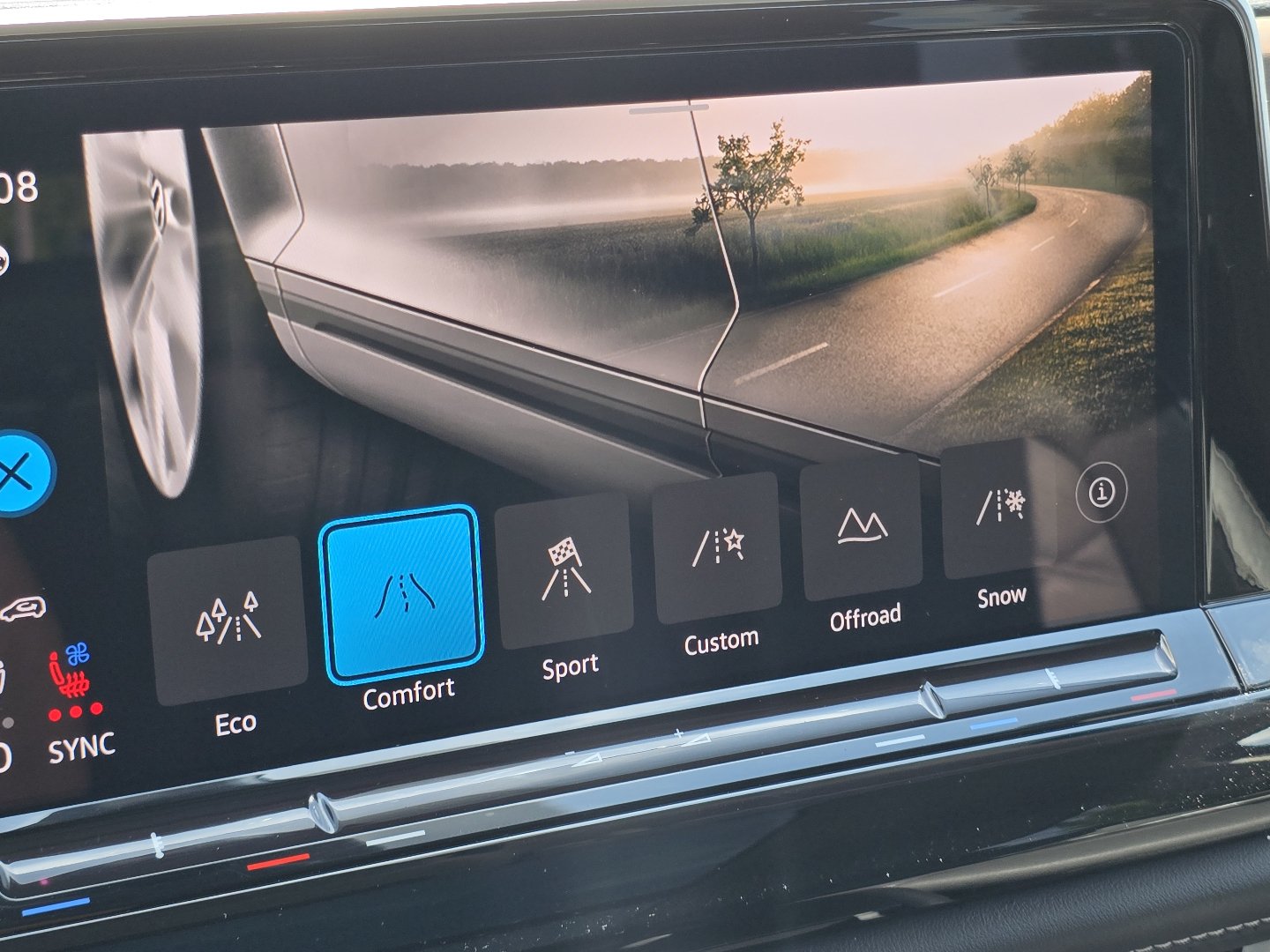 Used 2024 Volkswagen Atlas SE AWD/4WD image 9