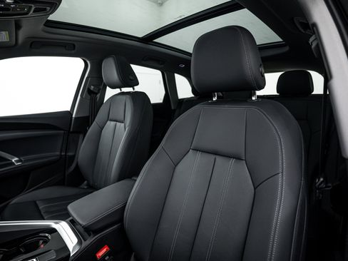 Certified 2025 Audi Q5 Premium w/ Convenience Package image 16