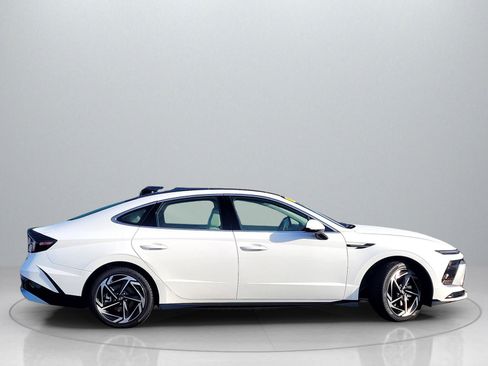 Used 2024 Hyundai Sonata SEL w/ Convenience Package image 9
