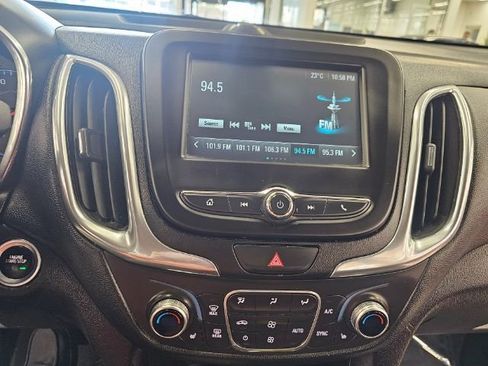 Used 2018 Chevrolet Equinox LT image 18