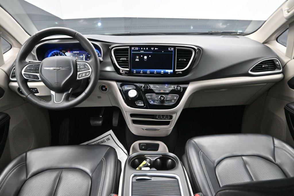 Used 2023 Chrysler Pacifica Touring-L FWD image 29