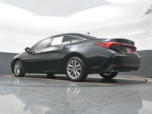 Used 2019 Toyota Avalon XLE image 31