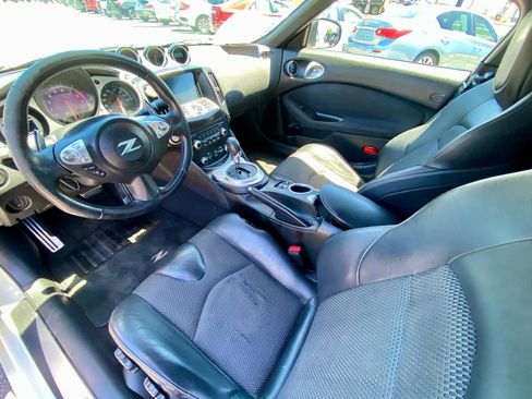 Used 2010 Nissan 370Z Touring w/ Sport Pkg RWD image 11