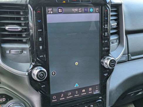 New 2026 RAM 1500 4x4 Crew Cab image 17