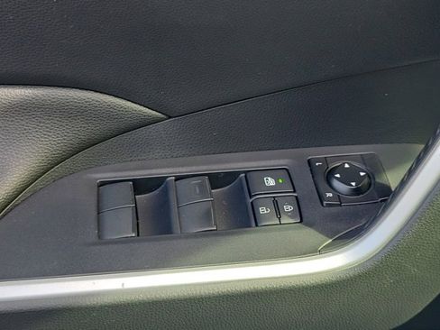 Used 2022 Toyota RAV4 LE image 29