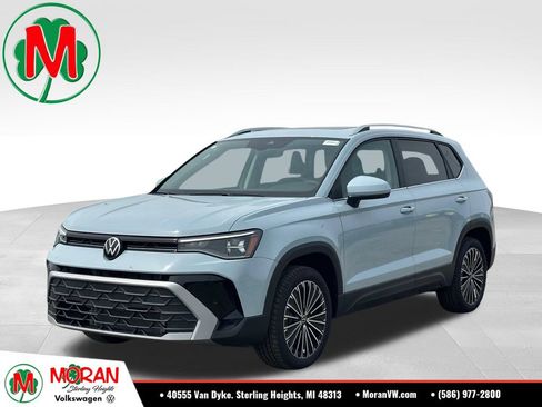 Used 2026 Volkswagen Taos SE FWD image 1