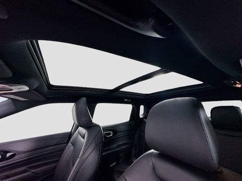 New 2025 Jeep Compass Latitude w/ Sun & Sound Group image 23