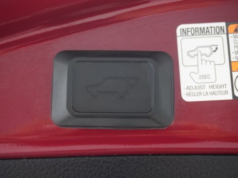Used 2018 Toyota RAV4 XLE FWD image 28