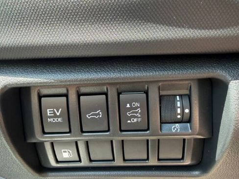 Used 2025 Subaru Forester Limited w/ Popular Package AWD/4WD image 9