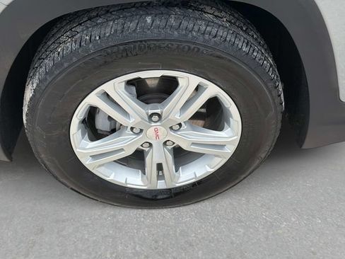 Used 2024 GMC Terrain SLE AWD/4WD image 11