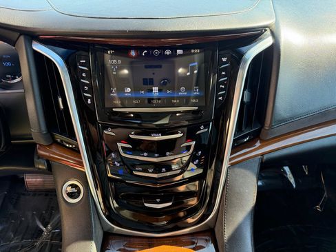 Used 2017 Cadillac Escalade Luxury w/ LPO, Radiant Package AWD/4WD image 35