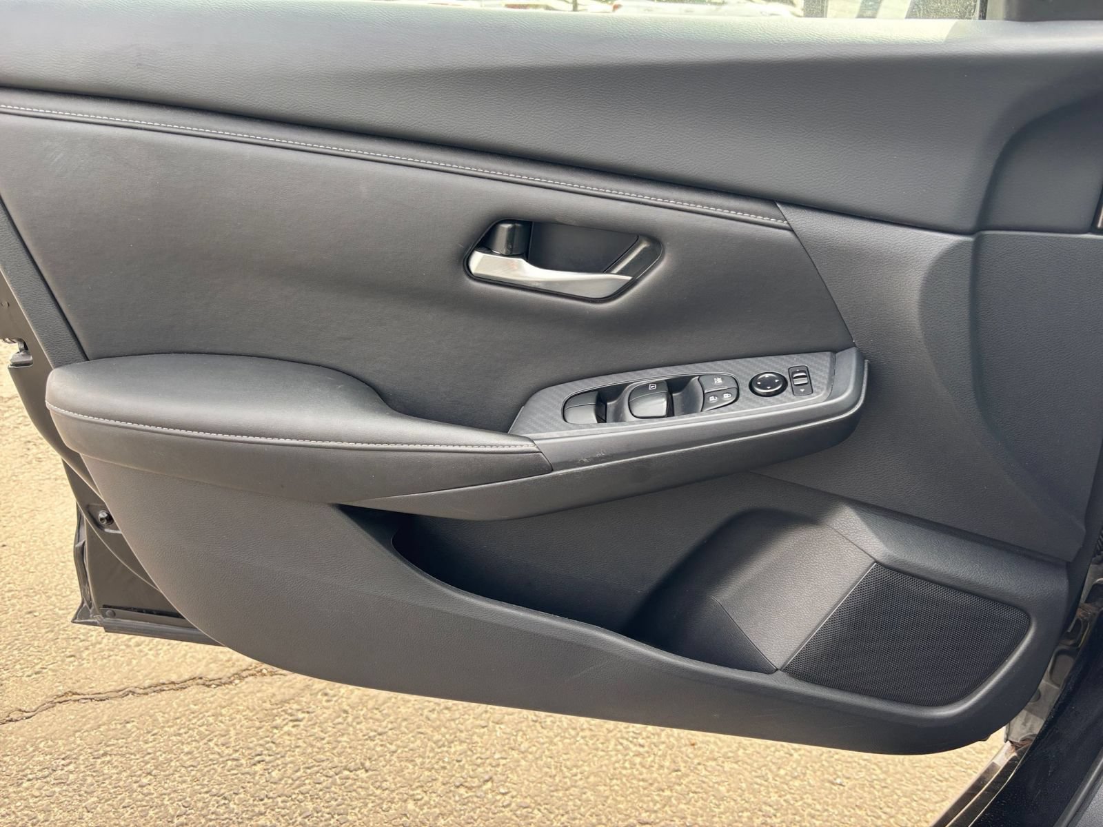 Used 2025 Nissan Sentra SV FWD image 18