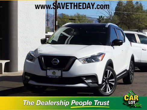 Used 2020 Nissan Kicks SR w/ SR Premium Package FWD image 1