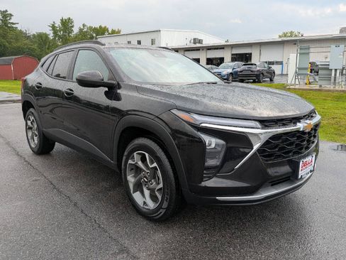 Used 2024 Chevrolet Trax LT FWD image 4
