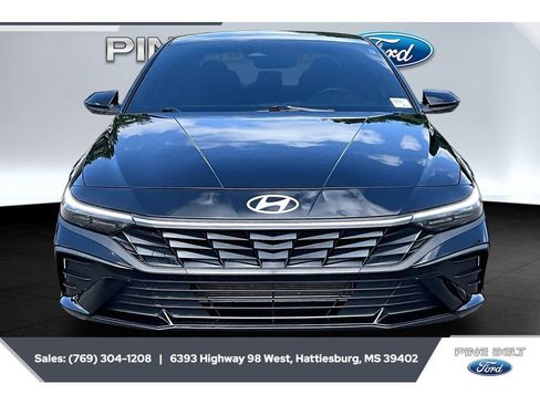 Used 2025 Hyundai Elantra Sport FWD image 3