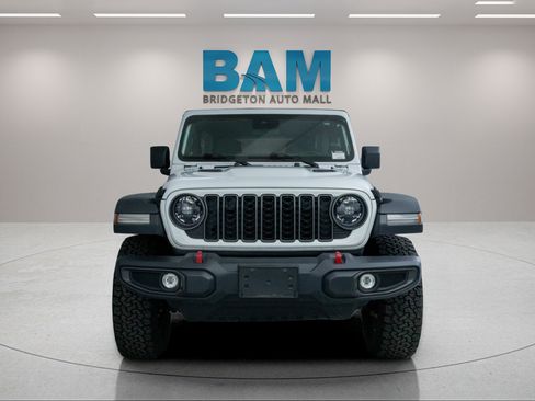 Used 2025 Jeep Wrangler Unlimited Rubicon AWD/4WD image 2