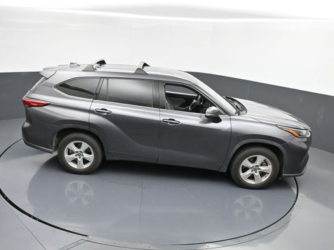 Used 2021 Toyota Highlander L image 35