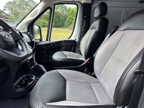 Used 2024 RAM ProMaster 2500 w/ Convenience Group FWD image 10