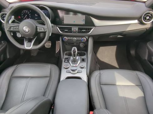 Used 2025 Alfa Romeo Giulia AWD image 23