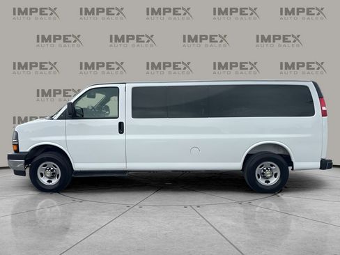 Used 2025 Chevrolet Express 3500 LT w/ LT Preferred Equipment Group RWD image 2