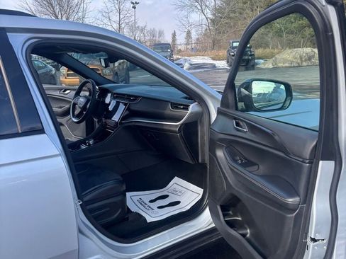 Used 2024 Jeep Grand Cherokee L Laredo image 22