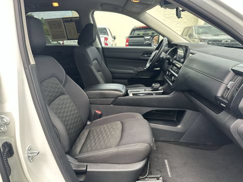 Used 2024 Nissan Pathfinder SV FWD image 22