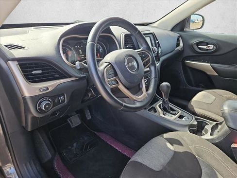 Used 2018 Jeep Cherokee Latitude w/ Altitude Package image 10