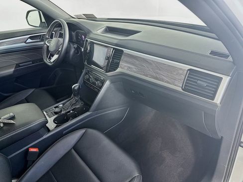 Used 2022 Volkswagen Atlas Cross Sport SE image 30