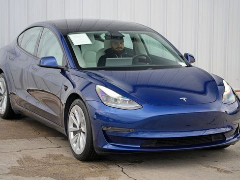 Used 2021 Tesla Model 3 Standard Range Plus image 55