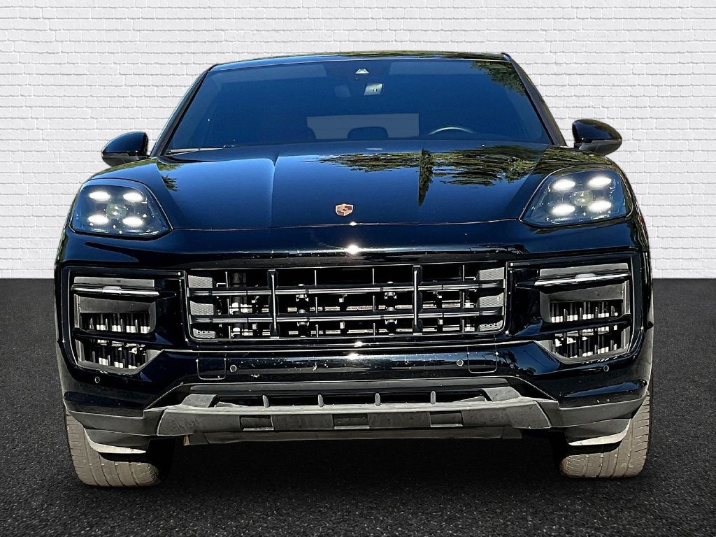 Used 2024 Porsche Cayenne Coupe AWD/4WD image 2