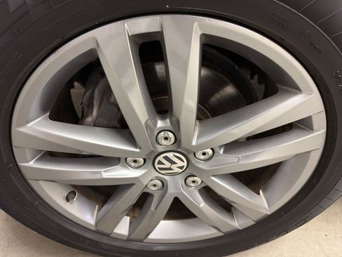 Used 2014 Volkswagen Touareg TDI image 31