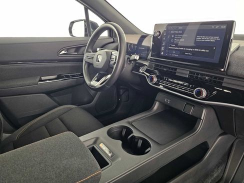 Used 2024 Honda Prologue EX image 11