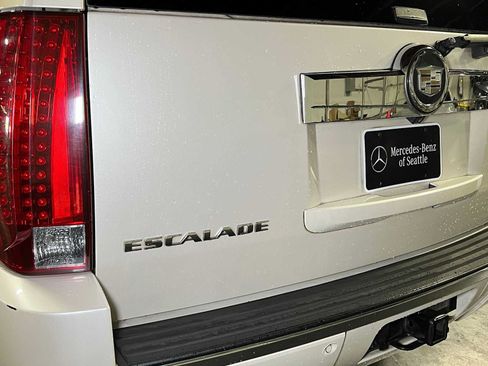 Used 2007 Cadillac Escalade AWD w/ Information Package image 15
