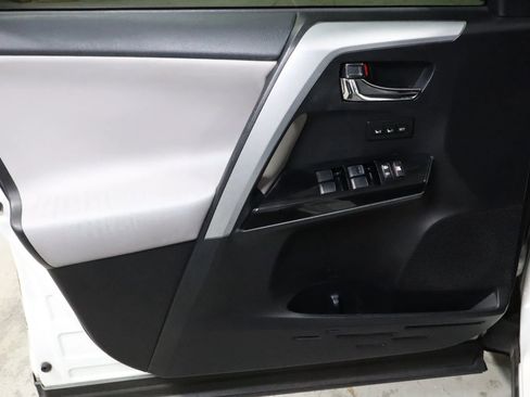 Used 2016 Toyota RAV4 Limited image 9