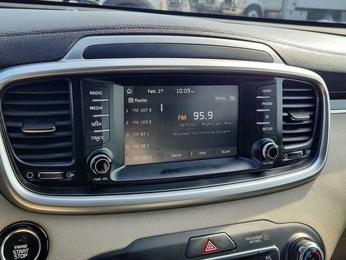 Used 2020 Kia Sorento S image 10