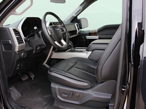 Used 2020 Ford F150 Lariat image 16