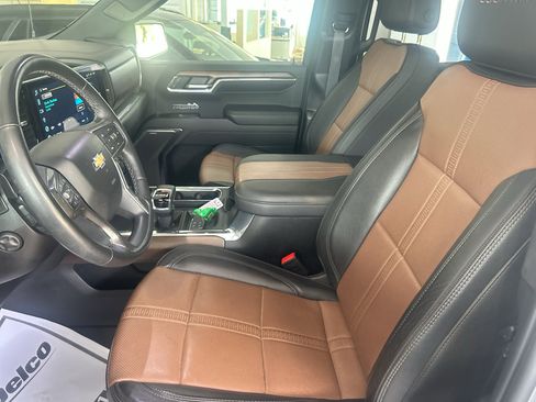 Used 2024 Chevrolet Silverado 1500 High Country w/ Z71 Off-Road Package AWD/4WD image 15