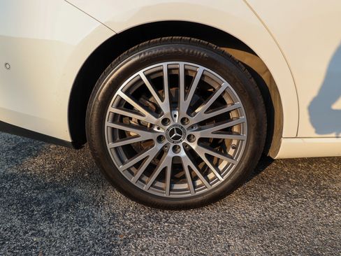 Used 2025 Mercedes-Benz CLA 250 image 12
