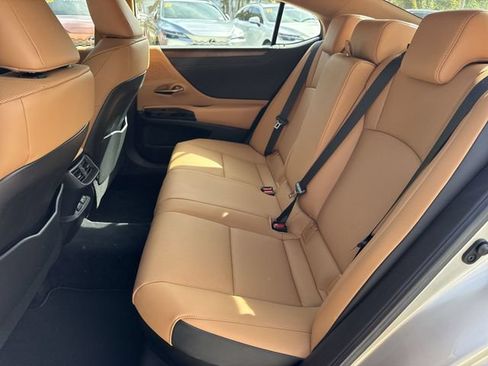 Certified 2025 Lexus ES 300h w/ Premium Package FWD image 23