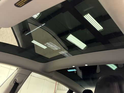 Used 2023 Tesla Model 3 Standard Range image 8