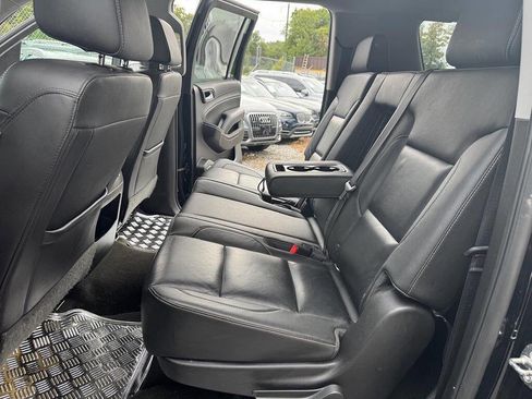 Used 2018 Chevrolet Suburban LT w/ LT Signature Package image 31