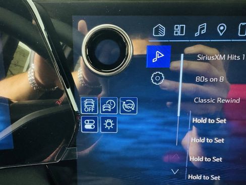 Used 2025 Chevrolet Equinox EV RS image 16