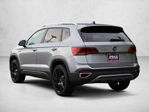 Used 2023 Volkswagen Taos SE w/ Panoramic Sunroof Package AWD/4WD image 7