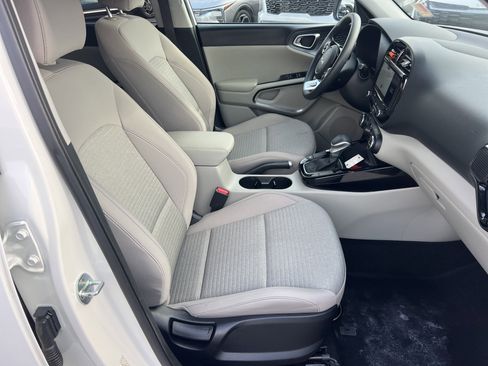 Used 2022 Kia Soul S image 13