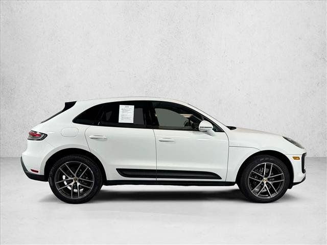 Certified 2025 Porsche Macan AWD/4WD image 8