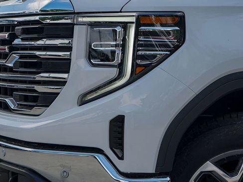 New 2026 GMC Sierra 1500 SLT AWD/4WD image 3